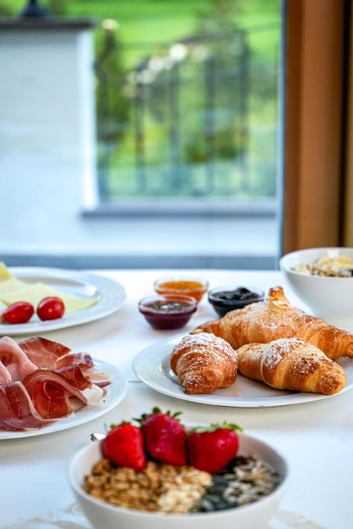 B&B Hotel Mirabel オルティゼーイ エクステリア 写真