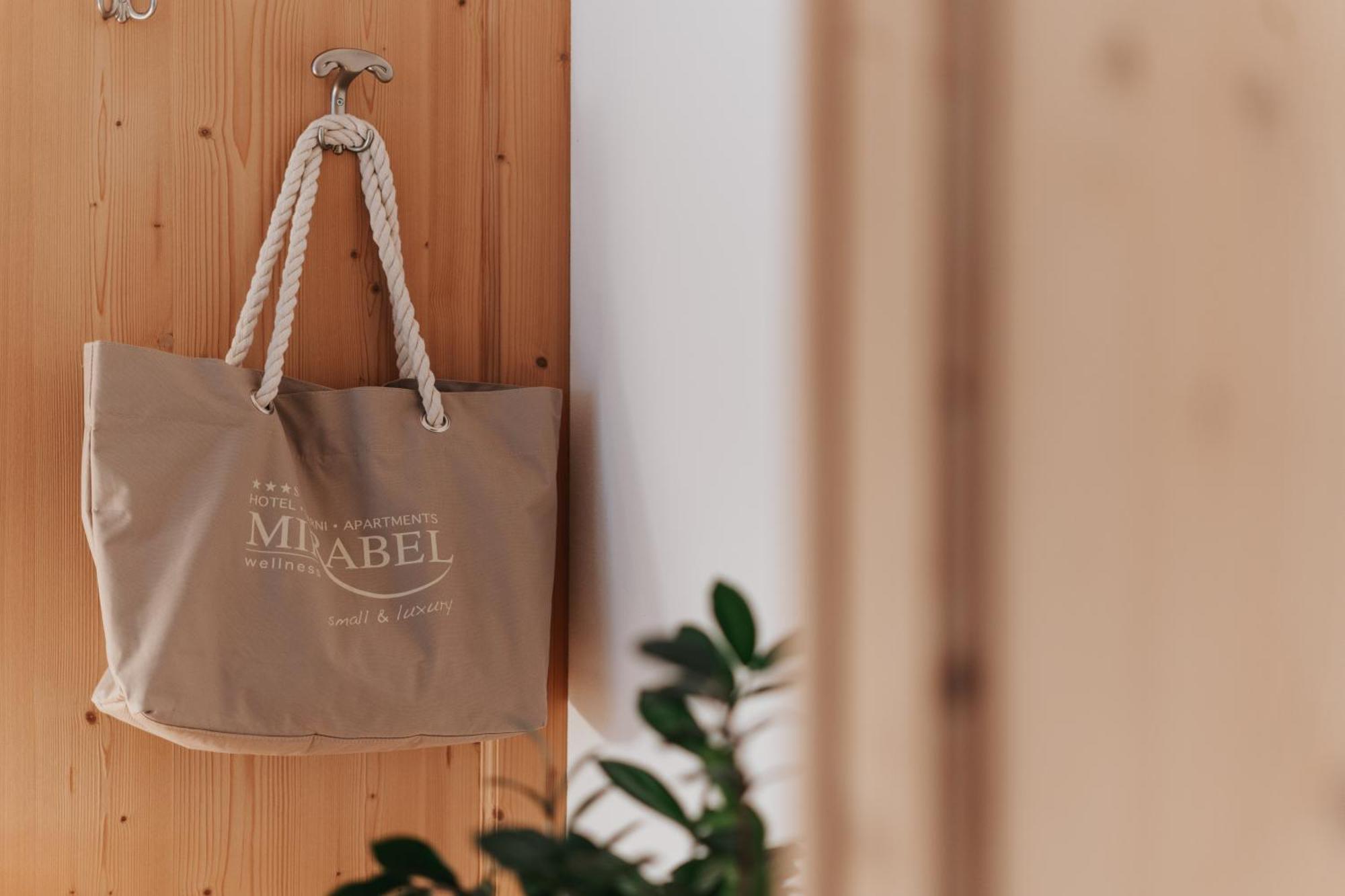 B&B Hotel Mirabel オルティゼーイ エクステリア 写真
