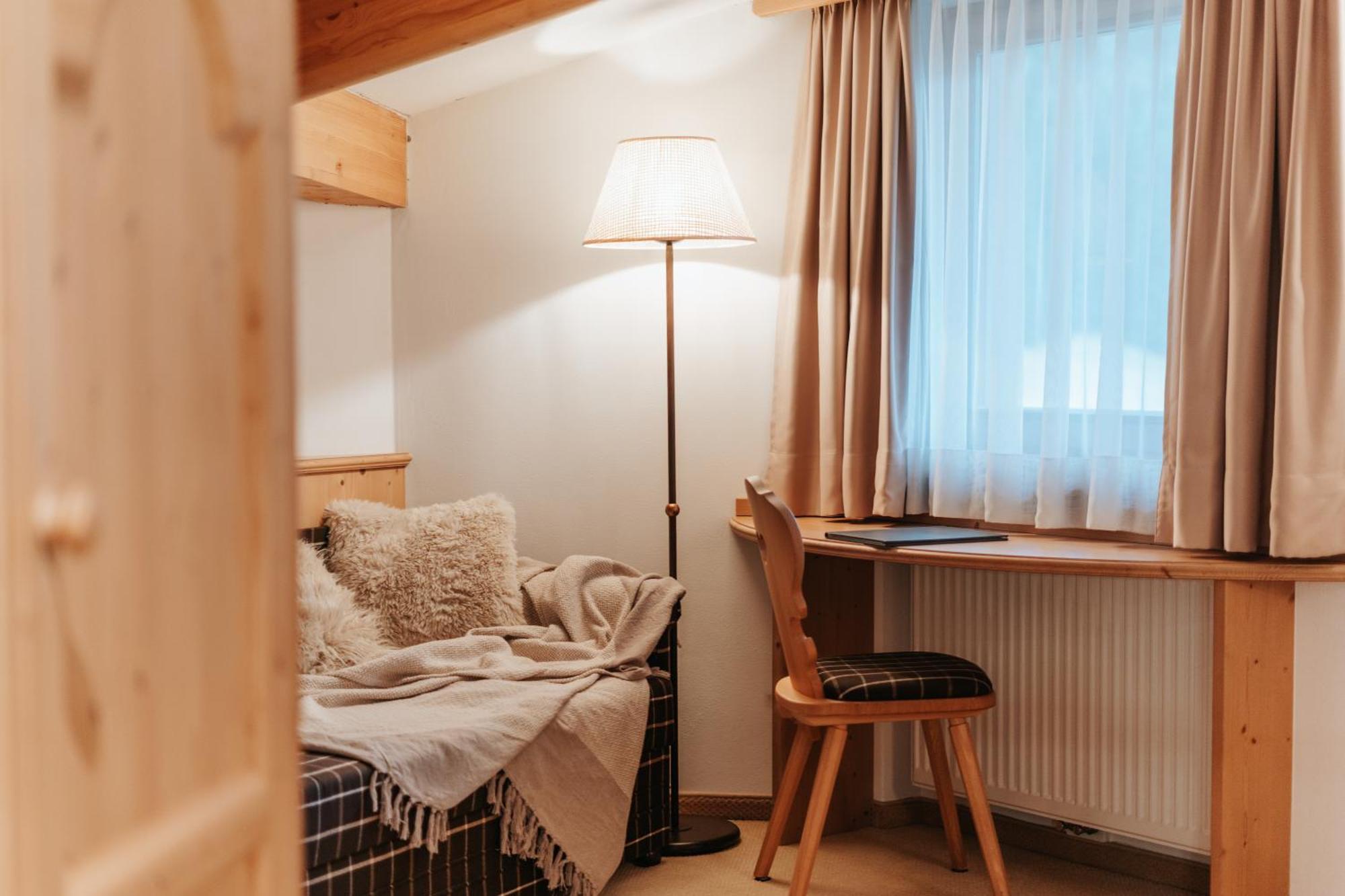 B&B Hotel Mirabel オルティゼーイ エクステリア 写真