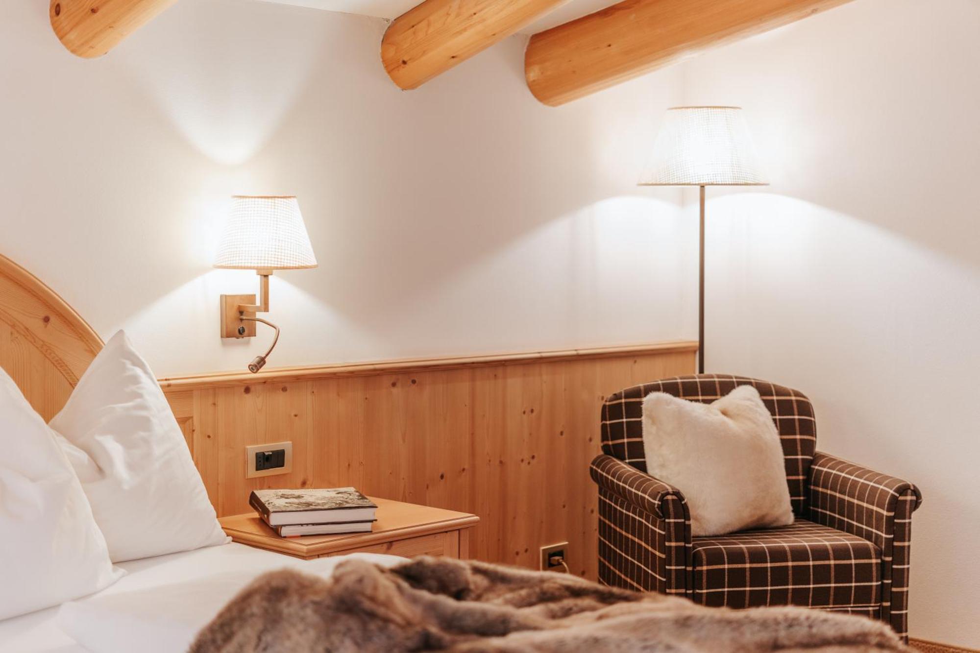 B&B Hotel Mirabel オルティゼーイ エクステリア 写真